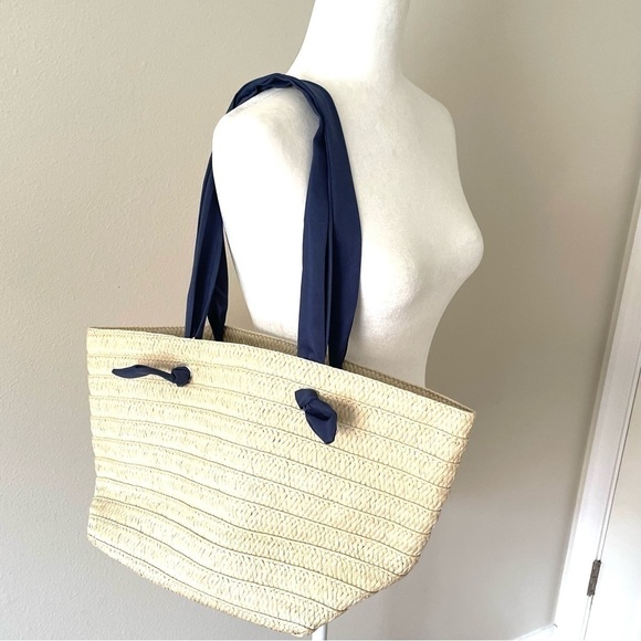 Neiman Marcus Straw Tote Bag NAVY Fabric Straps Natural Beige Rattan  Beach - Picture 4 of 10
